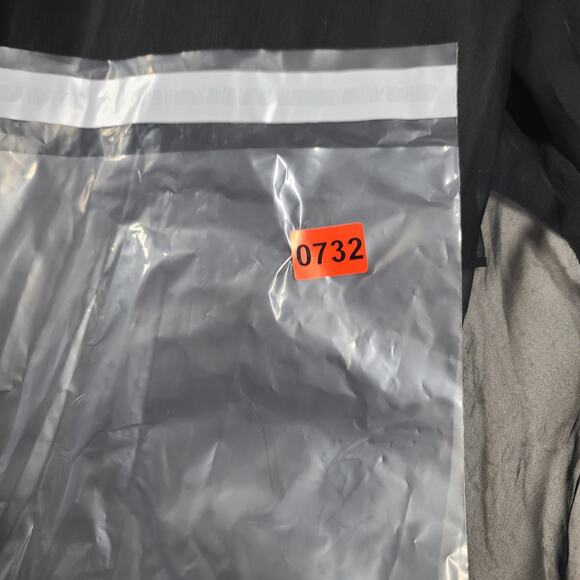 Mac Duggal 68113 black plunge faux ostrich feather A-line gown Size 4 Formal - Picture 15 of 15